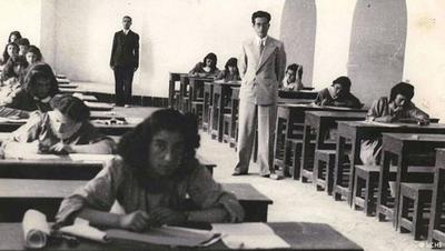 برگزاری جلسه امتحان در يکی از دبيرستان‌های دخترانه تهران در دهه ۲۰.
