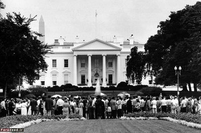 تجمع طرفداران نیکسون در محوطه بیرونی کاخ سفید. 9 آگوست