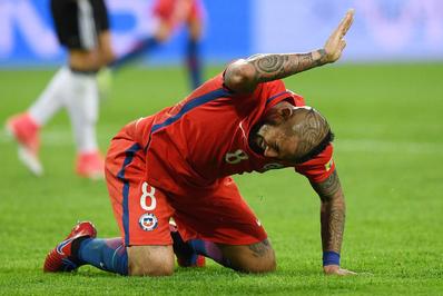 آرتورو ویدال (شیلی) ستاره باتجربه تیم ملی شیلی در روز پایانی و با شکست سنگین برابر برزیل قافیه را به آرژانتین واگذار کرد و از صعود بازماند.