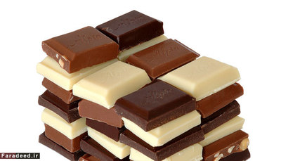  شکلات بسیاری از مردم شکلات را برای جلوگیری از آب شدن یا نرم شدن آن، در یخچال قرار میدهند. بزرگترین مشکلی که یخچال ایجاد میکند، تغییر مزه آن است.