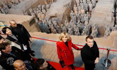 رئیس جمهور فرانسه، امانوئل مکرون به همراه همسرش در موزه، چین.