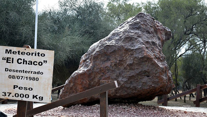 شهاب سنگ ال چاکو (El Chaco) در آرژانتین

این شهاب سنگ در سال 1969 در آرژانتین کشف شد و 37 تن وزن دارد.