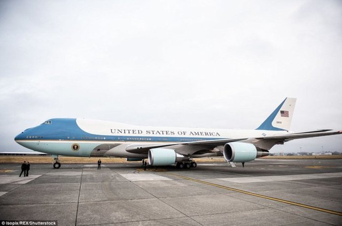 دونالد ترامپ هم هواپیمای ریاست جمهوری ایر فورس وان را دارد که هر زمان قابل پرواز است. رئیس‌جمهوری آمریکا عمدتا روی دو هواپیمای اختصاصی یکسان متمرکز است که از مدل‌های بوئینگ ۷۴۷-۲۰۰بی هستند.