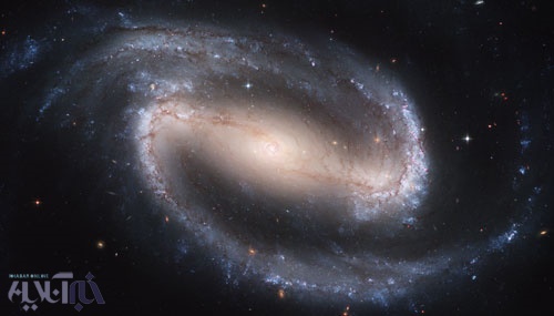 تصویر خارق‌العاده تلسکوپ هابل از یک کهکشان مارپیچی میله‌ای/عکس روز ناسا