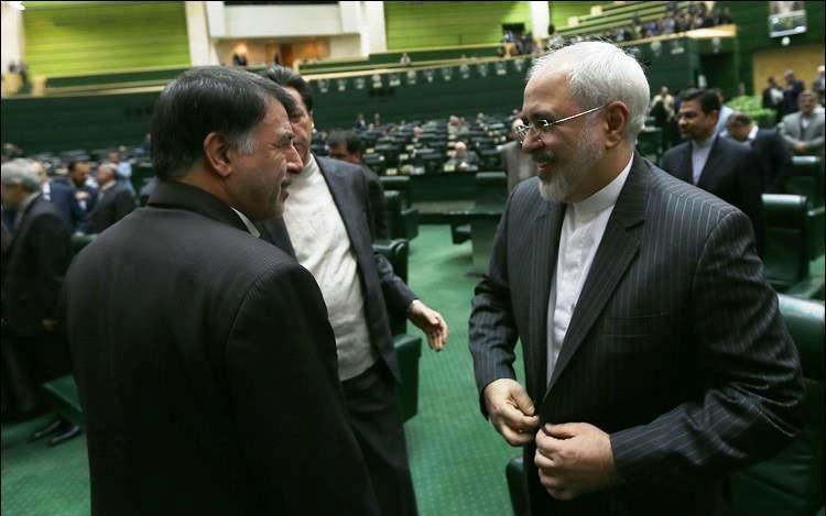 حاشیه‌های جلسه امروز مجلس/ از خوش و بش با روحانی تا گرفتن عکس سلفی با ظریف!+تصویر