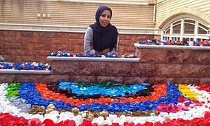 یک دختر ایرانی که زندگی‌اش در بطری‌های پلاستیکی است+عکس