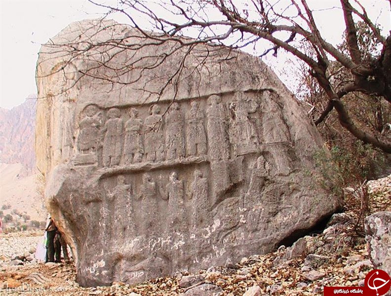 ایران‌زیبا؛ سنگ‌هایی عجیب به شکل انسان + تصاویر