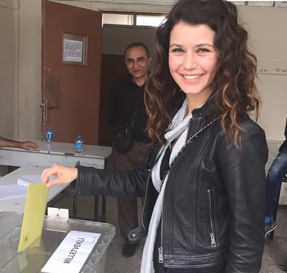 فاطما گل، پای صندوق رأی انتخابات ترکیه+تصویر