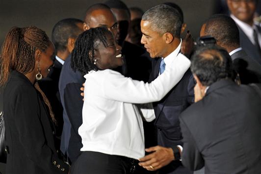 تصاویر/ دیدار اوباما با خواهرش در کنیا
