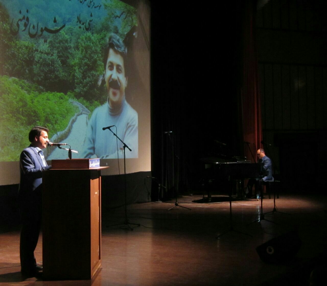 حاشیه‌ نگاری مراسم نکوداشت شبی به یاد شیون فومنی+تصاویر