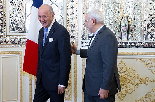 فابیوس: حامل پیام دعوت اولاند از روحانی هستم/ ظریف: هیأت اقتصادی فرانسه به ایران می‌آید