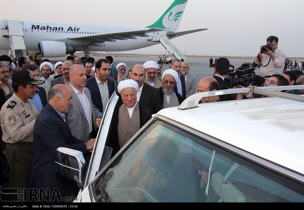 تصاویر/ صف استقبال از هاشمی در فرودگاه مشهد