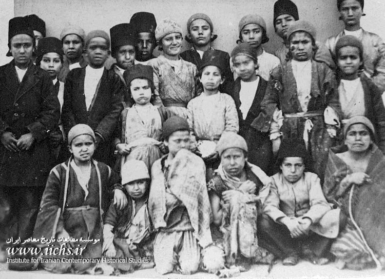 بچه های کار و خیابان 100سال پیش هم بوده اند عکس