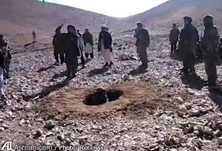 طالبان یک دختر جوان را سنگسار کرد +عکس