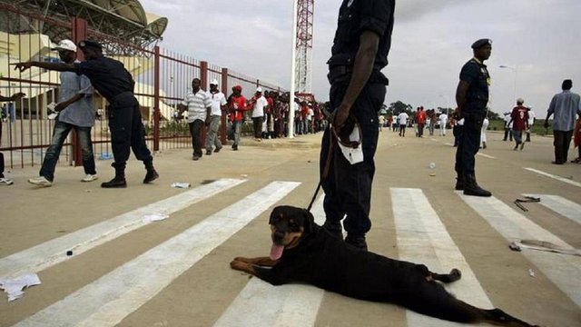 فاجعه ورزشی در آنگولا/کشته‌شدن 17 نفر بر اثر هجوم تماشاگران به زمین فوتبال+تصاویر
