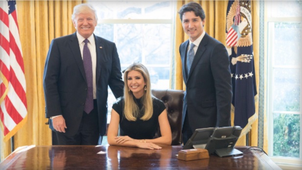 نشستن دختر ترامپ بروی صندلی پدر در کاخ سفید / عکس