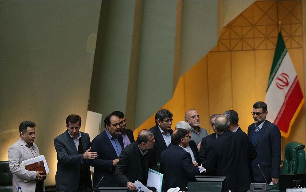 تشنج در پارلمان ایران بخاطر مهمانی سفیرسوئد/چرا به ظریف توهین می‌شود؟