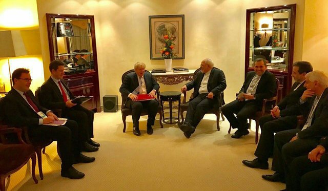 رایزنی ظریف و وزیر خارجه انگلیس+تصویر