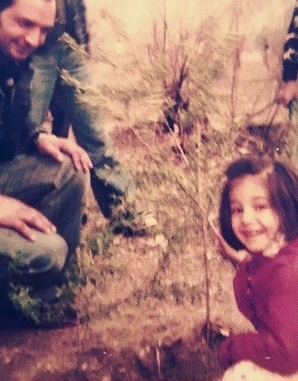 عکس/ درختکاری هدیه تهرانی در دوران کودکی