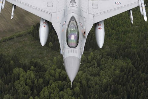 کمک جنگنده اف-۱۶ برای نجات جان بیمار در حال مرگ!/طی ۴۵۰ کیلومتر در ۲۵ دقیقه حیاتی+تصاویر