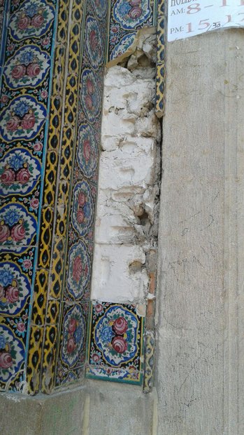 دزدیده شدن کاشی‌های مسجد صورتی شیراز +تصاویر
