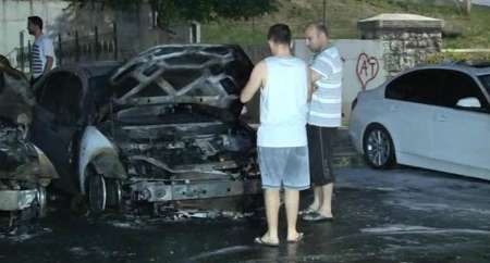 17 اتومبیل در استانبول به آتش کشیده شد