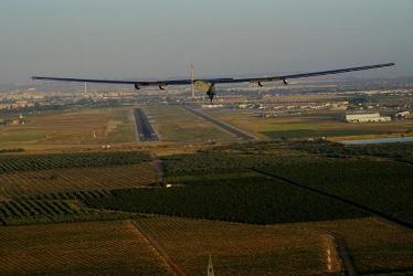 هواپیمای خورشیدی برای آخرین مرحله سفر به دور دنیا آماده می شود