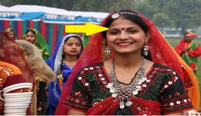 راز خال قرمز روی پیشانی زنان هندو چیست؟