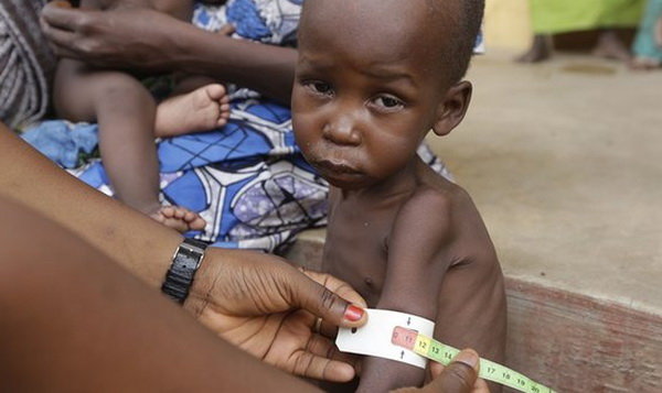 مرگ بیش از ۱۲۰۰ تن بر اثر گرسنگی و بیماری در کمپ آوارگان نیجریه