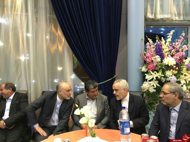 تصویر حضور باهنر و صالحی در مراسم عروسی دختر معاون اول احمدی نژاد