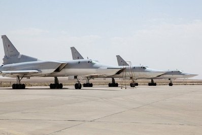 واکنش‌ها به استقرار جنگنده‌های روسیه در ایران/ماموریت بمب‌افکن‌های روسی چیست؟