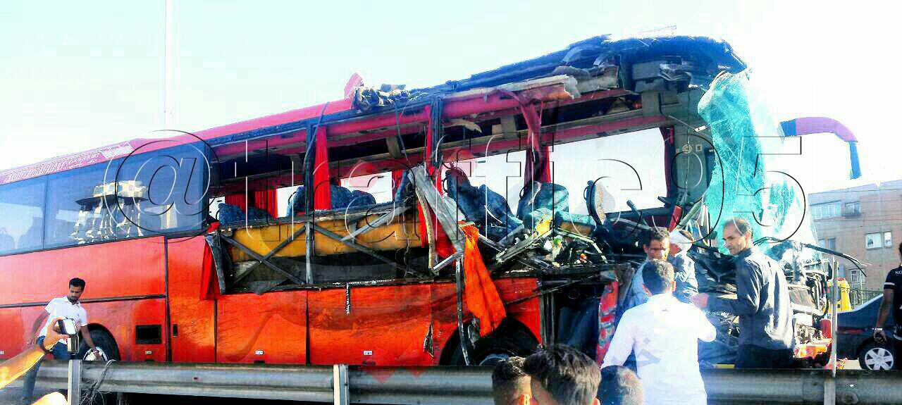 برخورد ٢ دستگاه اتوبوس در آزادراه تهران - کرج/ ٣ کشته و ٦ مجروح +تصویر