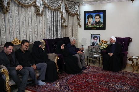 روحانی: خانواده شهدا و ایثارگران همواره نزد ملت ایران عزیز هستند