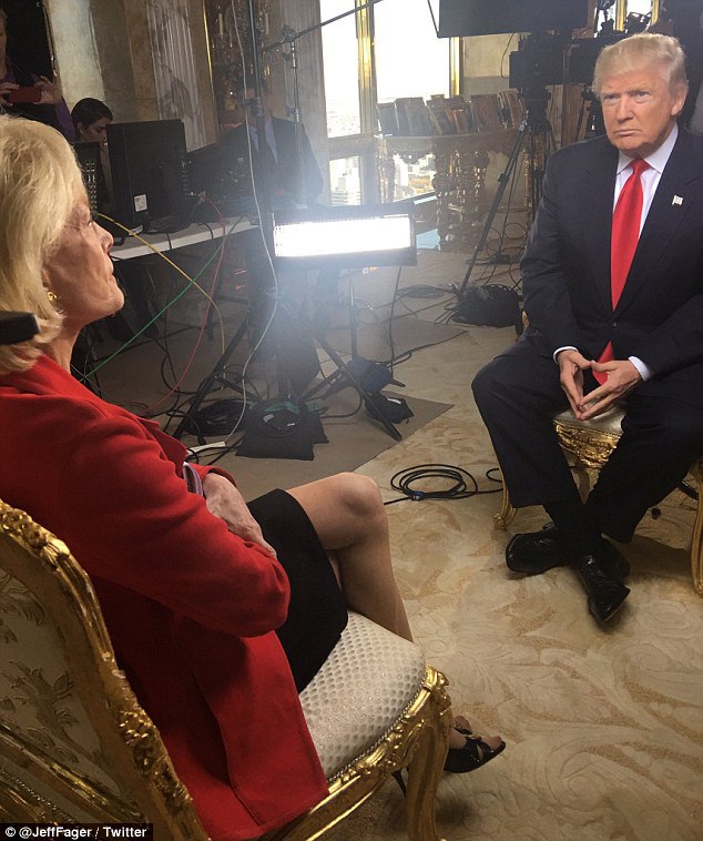 اولین مصاحبه ترامپ با رسانه ها به همراه نوه اش