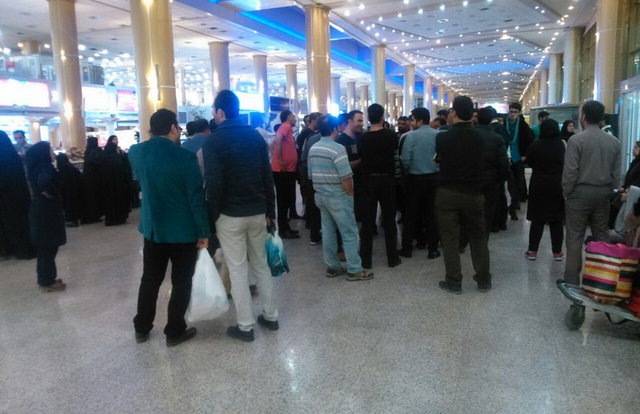 سرگردانی مسافران در فرودگاه مشهد + تصاویر