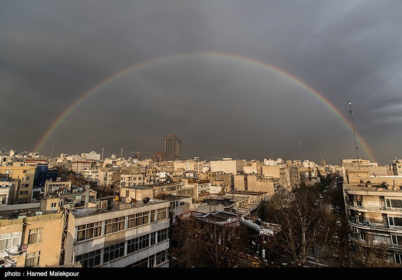 پدیده کم‌نظیر رنگین کمان در تهران + عکس