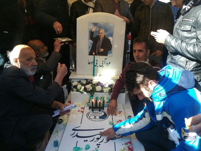برگزاری مراسم چهلمین روز از درگذشت پدر استقلال + عکس