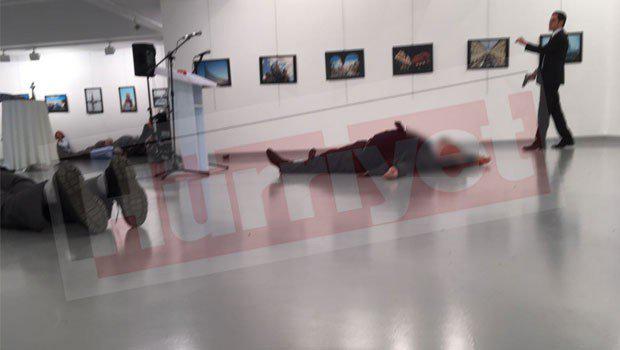 سفیر روسیه در آنکارا به ضرب گلوله کشته شد+تصاویر