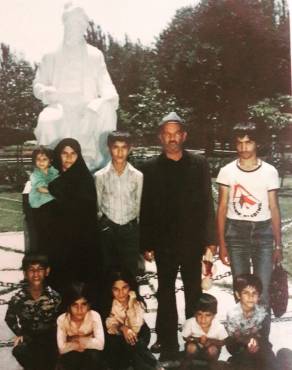 عکس زیرخاکی آقای بازیگر با خانواده‌‌ پرجمعیت اش | عکس