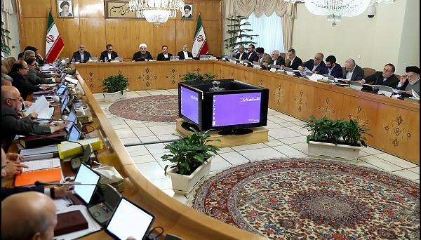 میزان عیدی سال ۹۶ کارکنان دولت تعیین شد/ایران و فرانسه موافقتنامه خدمات هوایی امضا می کنند