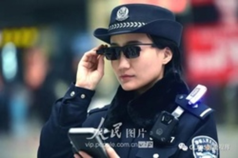 بازداشت خلافکاران با عینک جدید پلیس چین +عکس