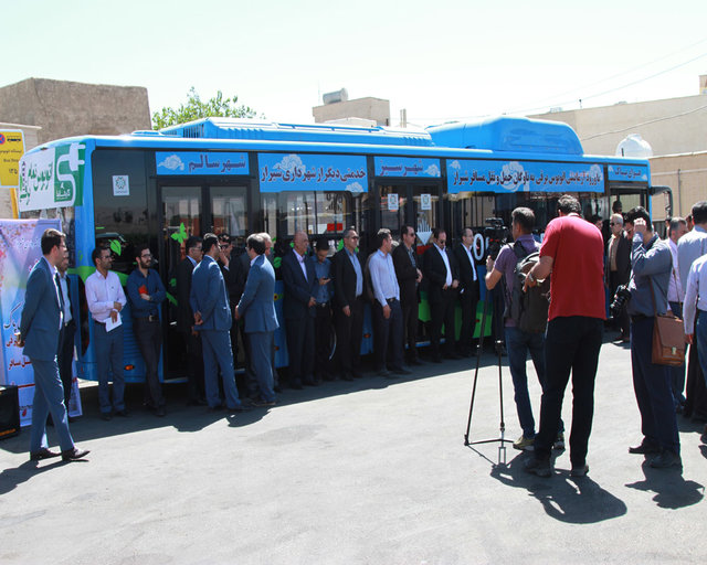 آغاز به کار نخستین اتوبوس برقی کشور در شیراز+تصویر