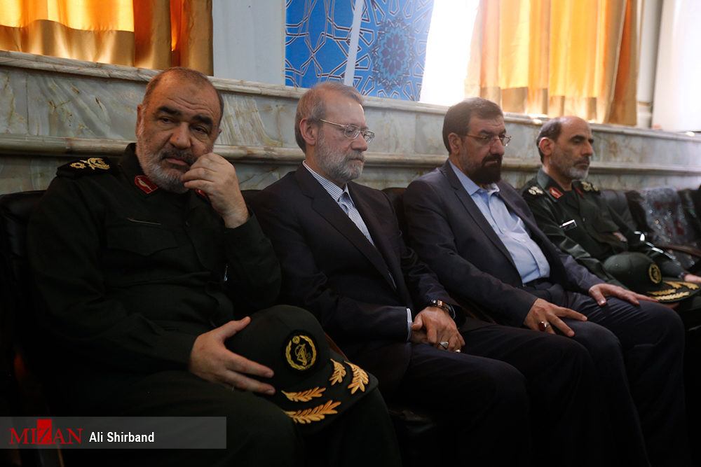 تصاویر/ پسر «شهید حججی» در آغوش علی لاریجانی