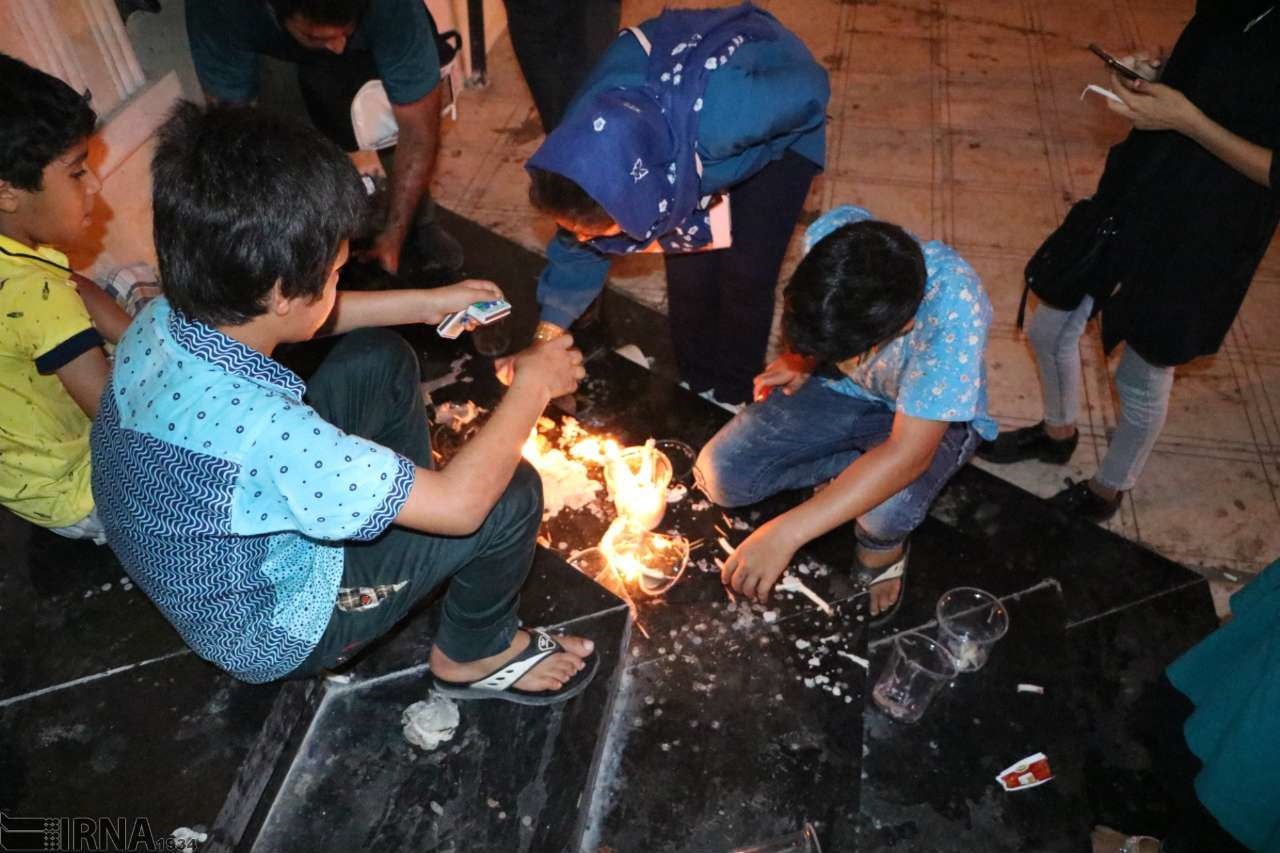 تصاویر / شام غریبان هرمزگانی‌ها برای دانش‌آموزان جان‌باخته در واژگونی اتوبوس