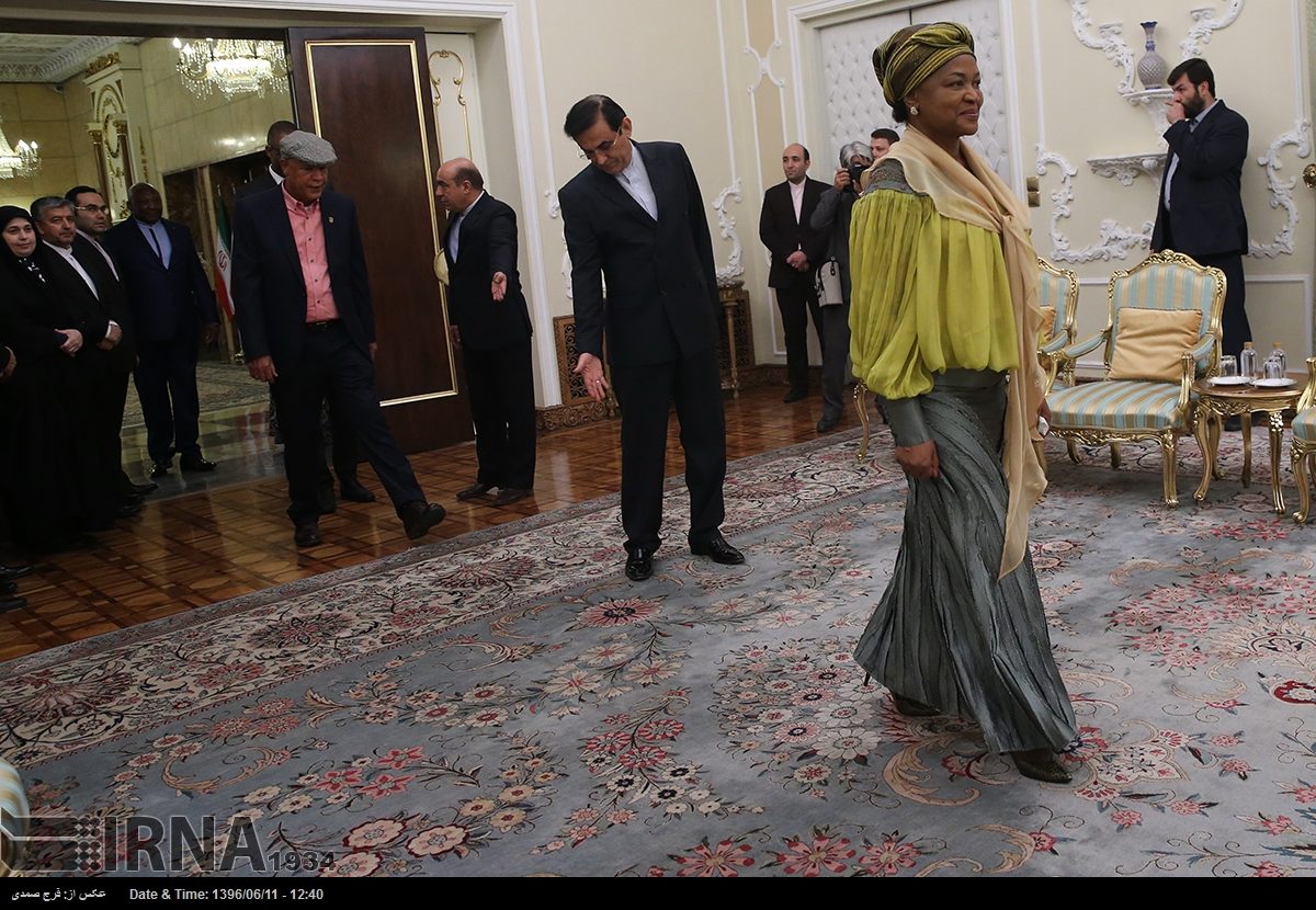 عکس/ پوشش سنتی رئیس مجلس آفریقای جنوبی در دیدار با روحانی