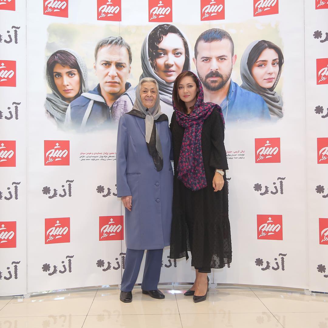 عکس/ تیپ «نیکی کریمی» و «ژاله علو» در مراسم جوایز فیلم آذر