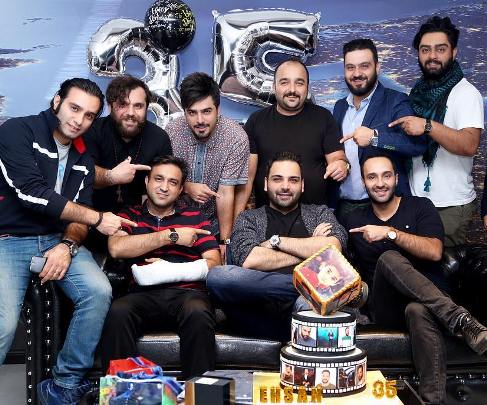 جشن تولد 35 سالگی مجری معروف در کنار دوستانش! عکس