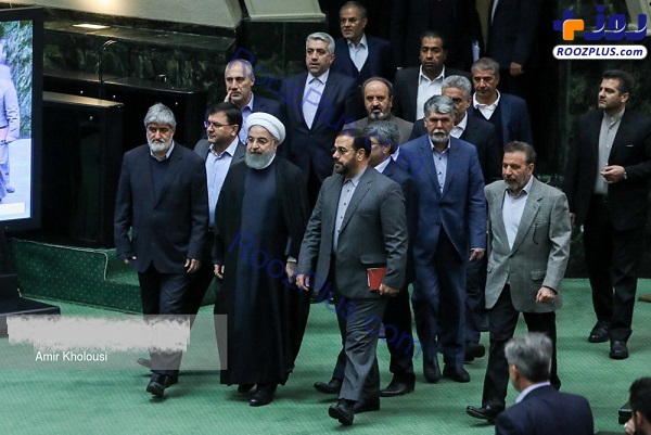 استقبال نمایندگان از روحانی در بدو ورود به مجلس/عکس