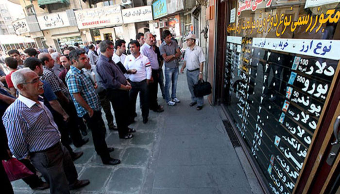 دلیل نوسانات شدید بازار ارز و سقوط ارزش ریال در ایران به روایت خبرگزاری فرانسه