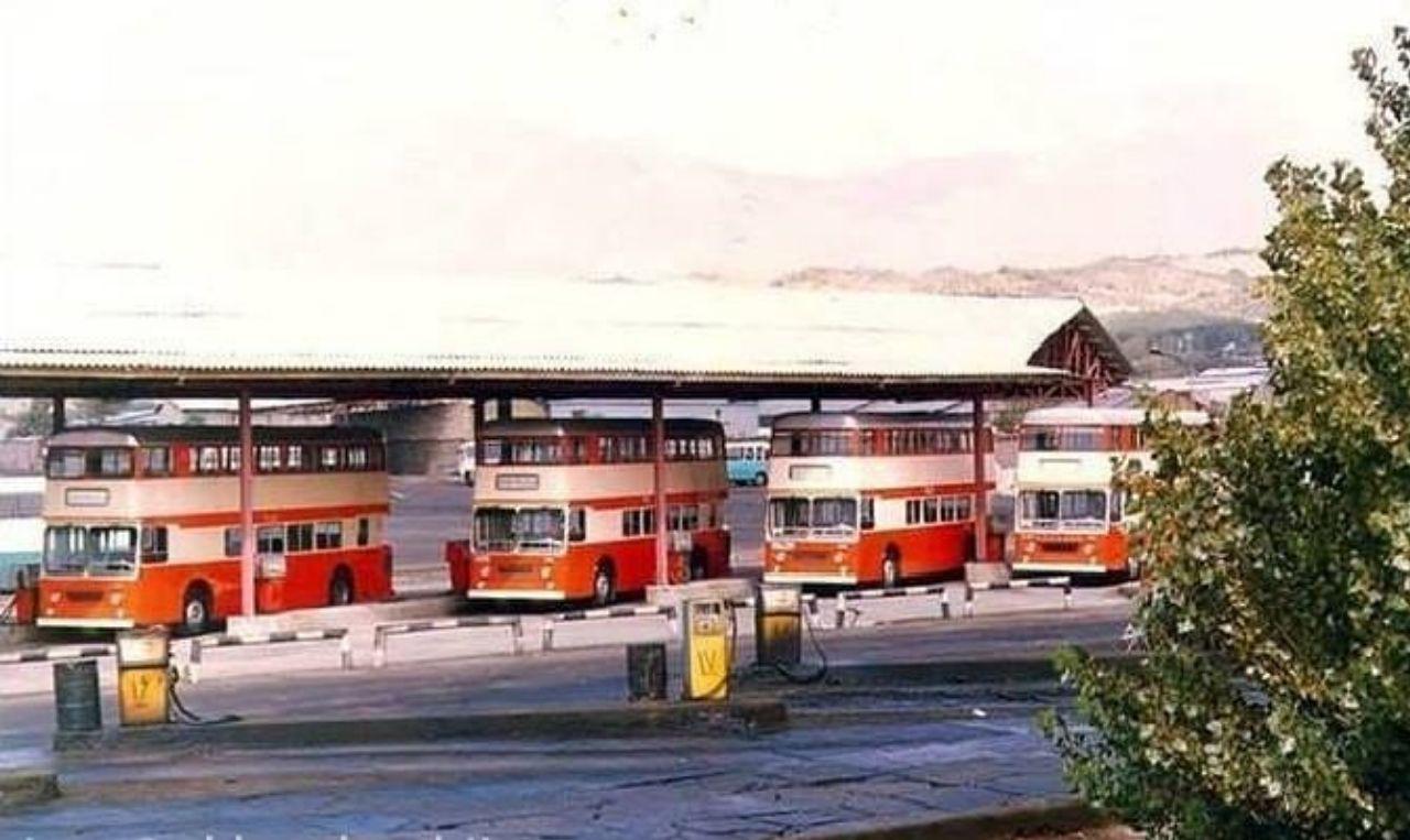 عکس/ پارگینگ اتوبوس‌های دو طبقه اواخر سال ۵۰